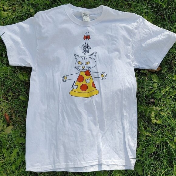 Pizza Pizza Mistletoe Cat t-shirt Size medium 2018 RARE - Picture 2 of 5
